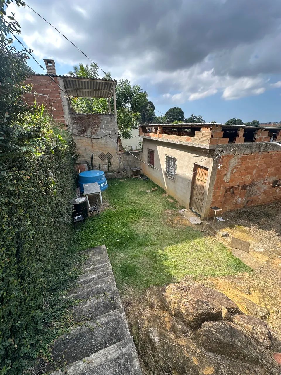  Casa à Venda com 2 kitnet pra alugar 