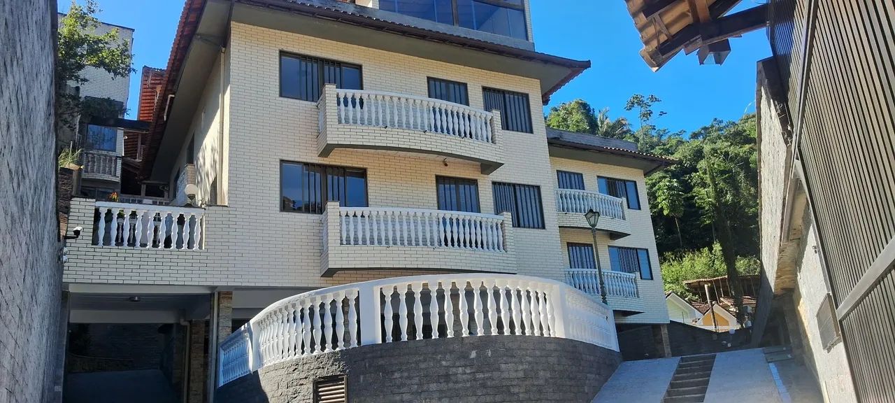 Apartamento amplo, 3 quartos, no Centro de Petrópolis-RJ