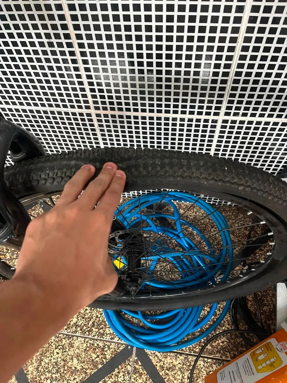 Bike aro 29, 4 meses de uso, com alguns problemas simples de arrumar  - Foto 2