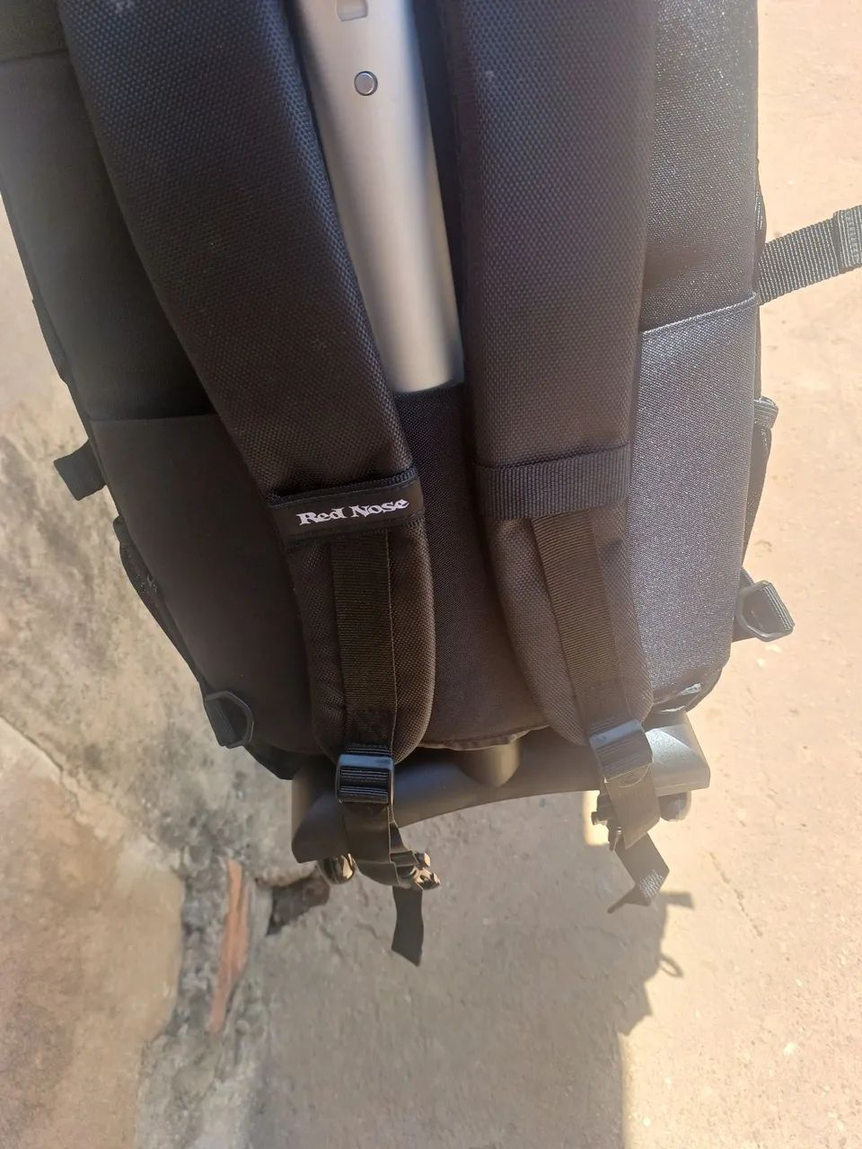 Mochila com Rodas RED NOSE cor preta - Foto 4