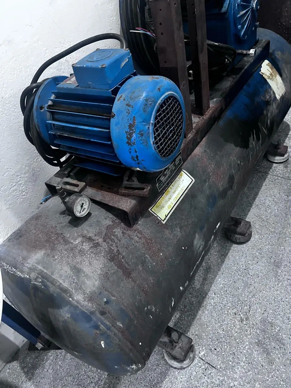 Vendo compressor de ar industrial  - Foto 2