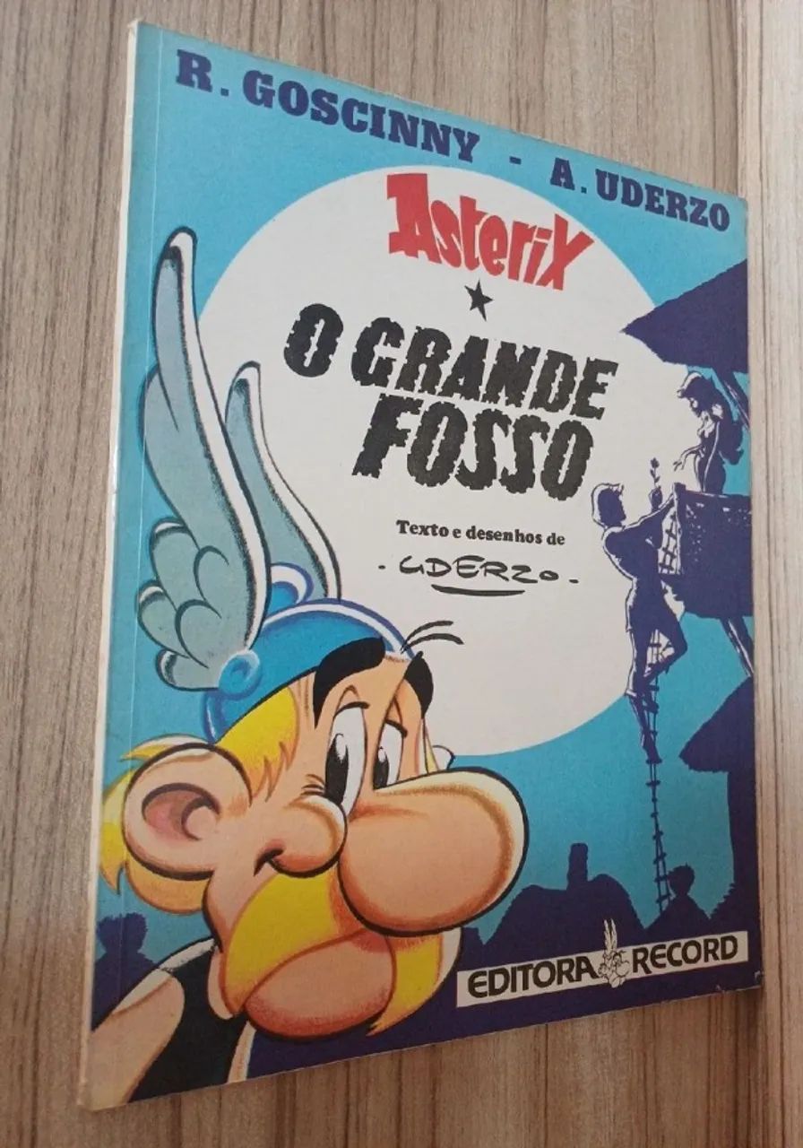 Asterix - O grande fosso - Editora Record - Foto 2