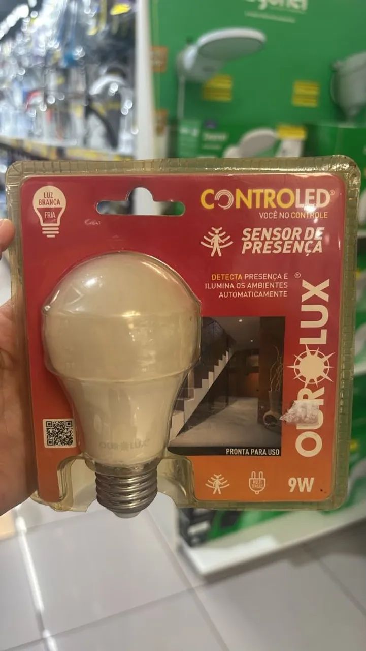 LAMPADA OUROLUX COM SENSOR DE PRESENÇA COM 40% DE DESCONTO