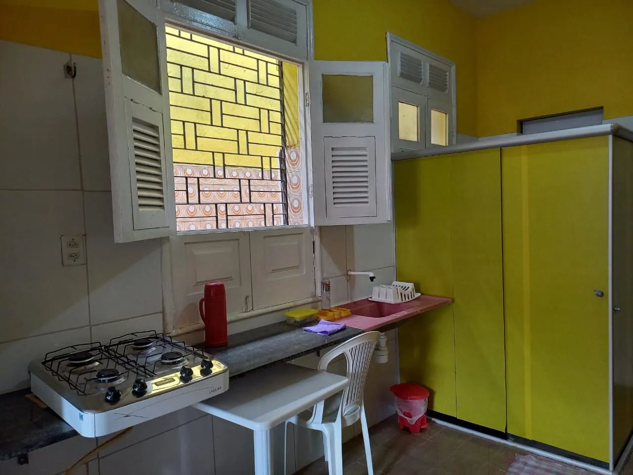 Kitnet Mobiliada no CENTRO, por DIÁRIA. - Foto 3