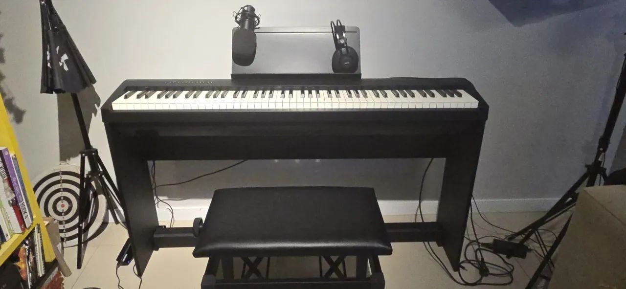 Roland FP30X Completo com Pedal Triplo, Estante e Banqueta