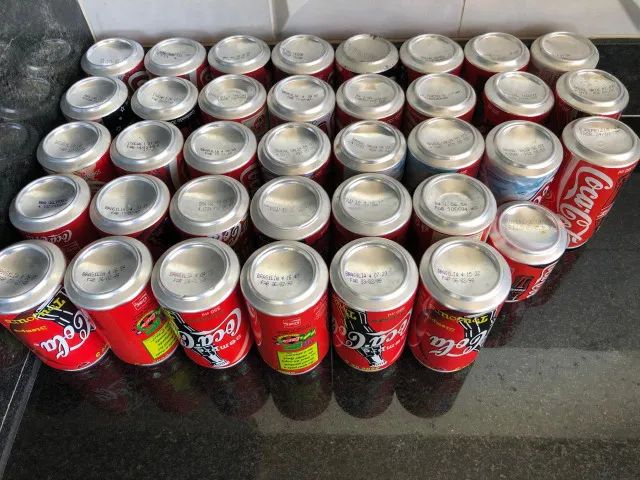 Coleção com 37 latinhas antigas da Coca-cola incluindo edições limitadas anos 90 - Foto 5