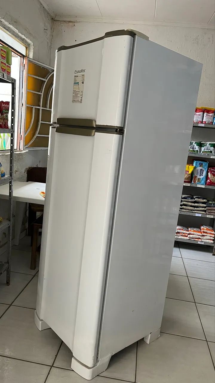 Geladeira Esmaltec 