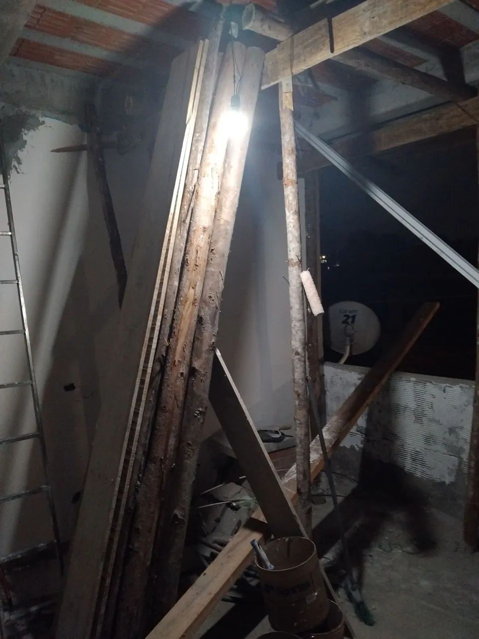 Sobra de obra , pontalete, sarrafo,tijolo, lajota, trelica..etc..