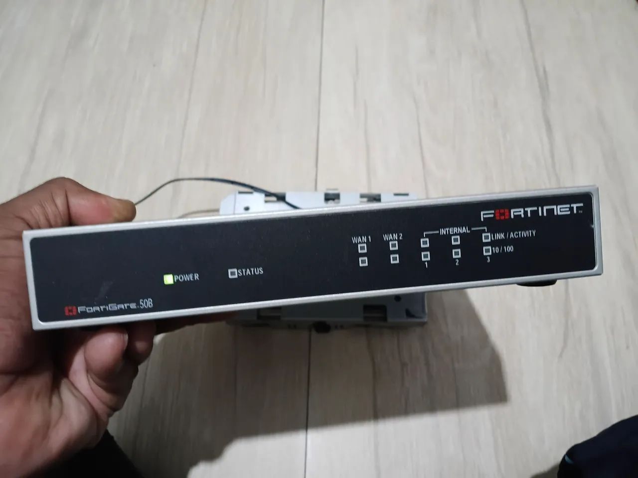 Firewall Fortinet FortiGate-50B (FG-50B) - Usado - Foto 2