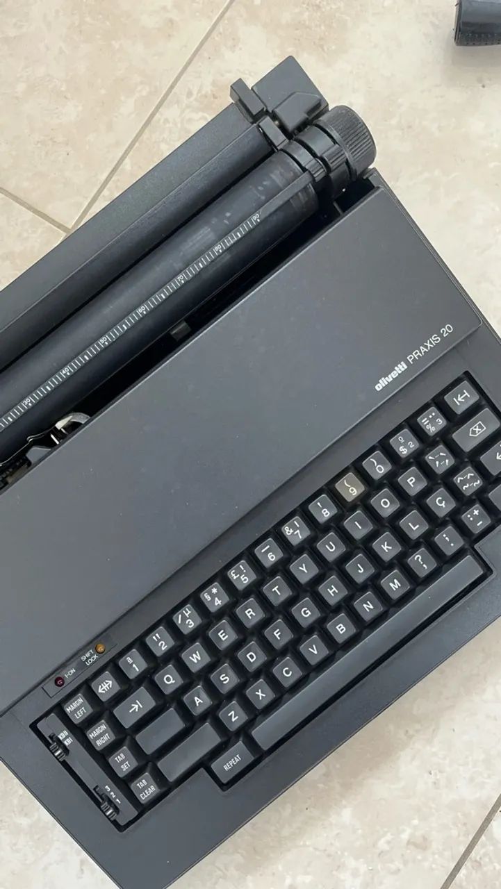 Máquina de escrever - Foto 4
