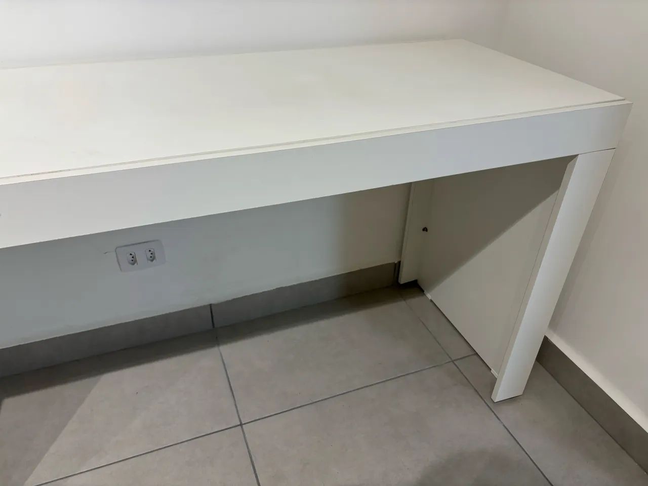 Mesa Branca Moderna em Excelente Estado- Escritório ou Home Office  - Foto 4