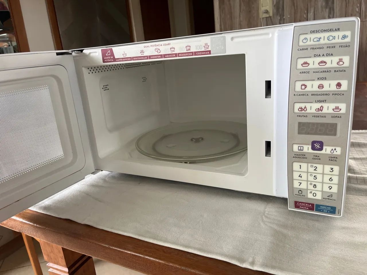 Microondas Eletrolux 31Lts em ótimo estado funcionando perfeitamente  - Foto 2