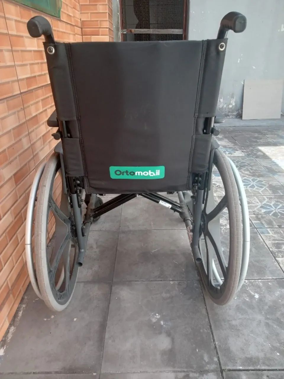 Vendo cadeira de roda seminova - Foto 2