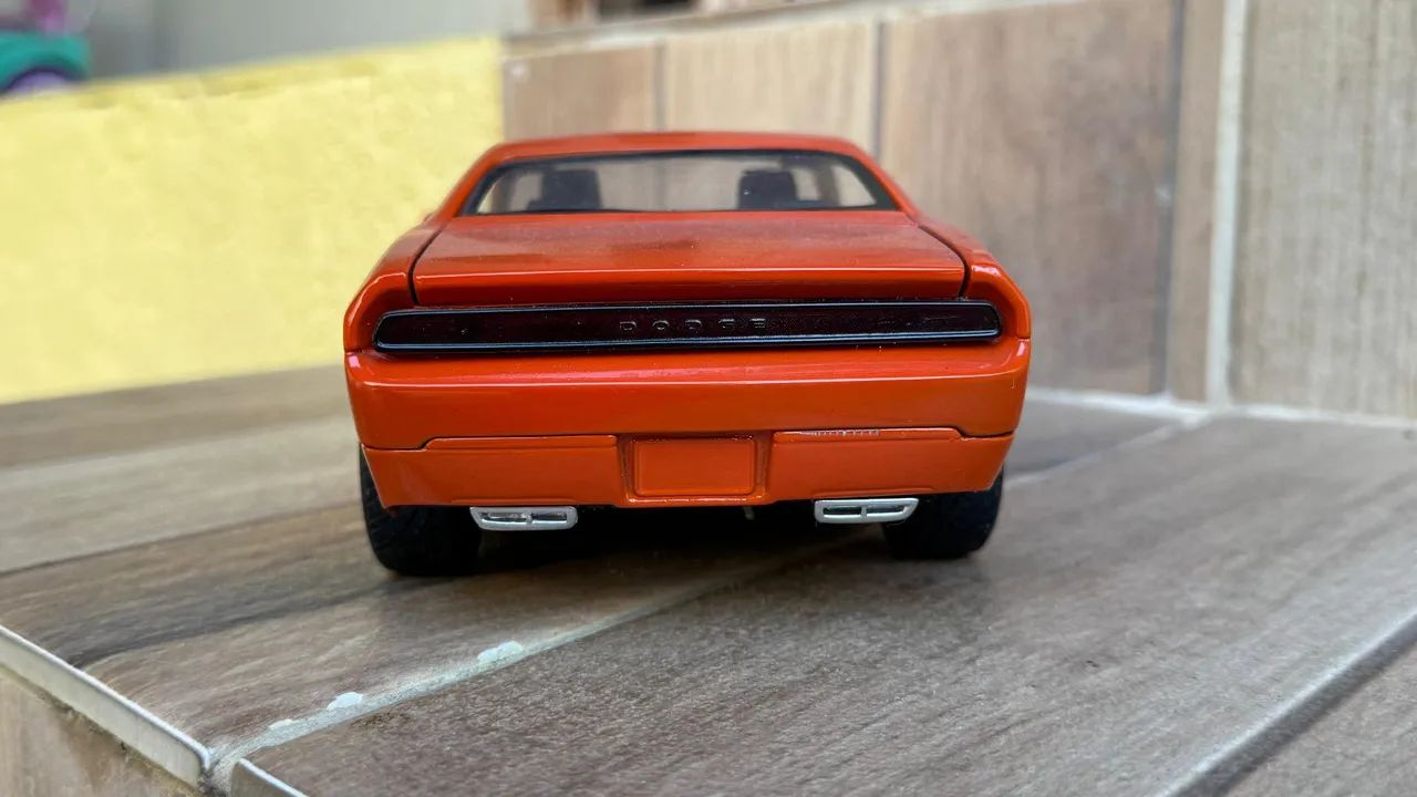 Dodge Challenger (Maisto) - Miniatura 1/18 - Foto 2