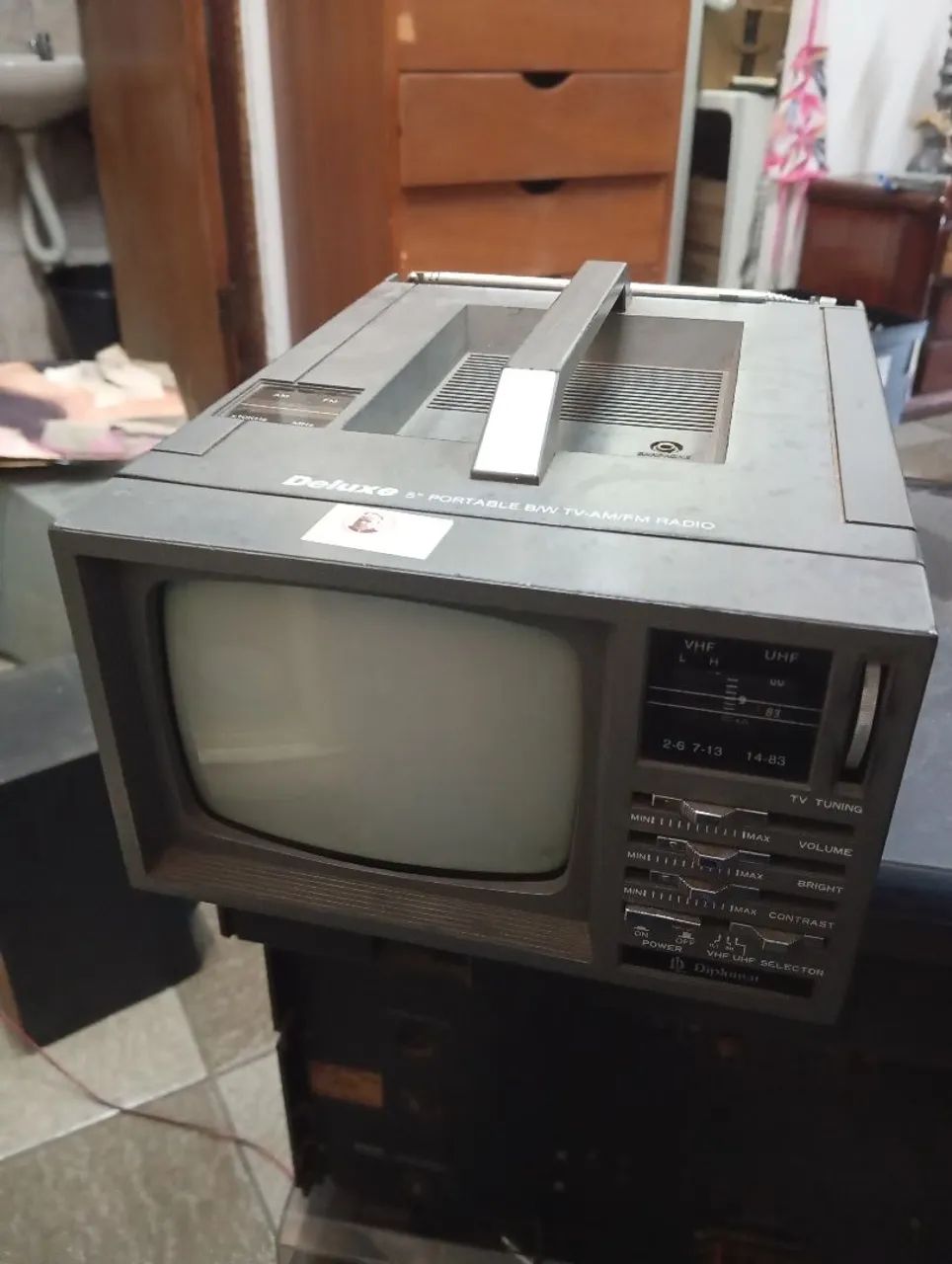 Televisão antiga retro aos 70/80  05 polegadas só para decoração. - Foto 3