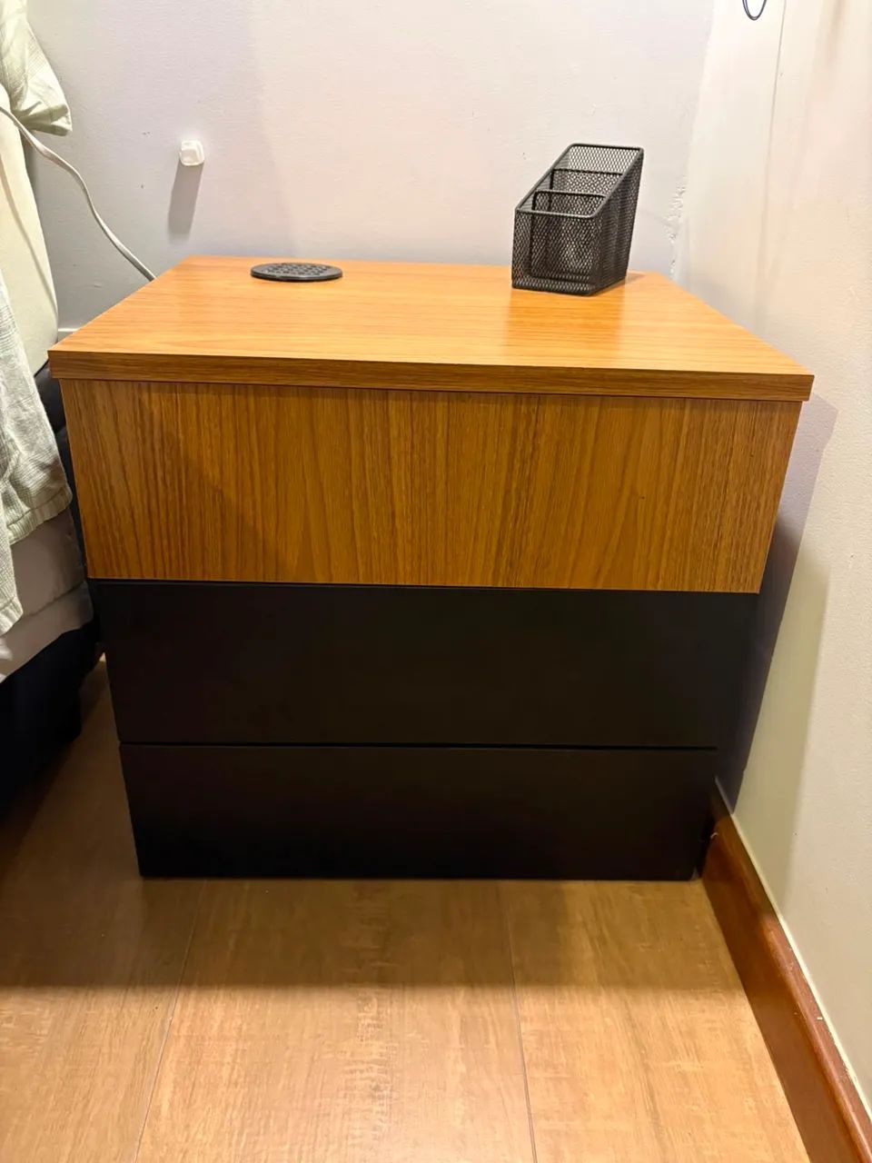 Mesa de Cabeceira 2 Gavetas - Excelente Estado | Moderna e Funcional - Foto 3
