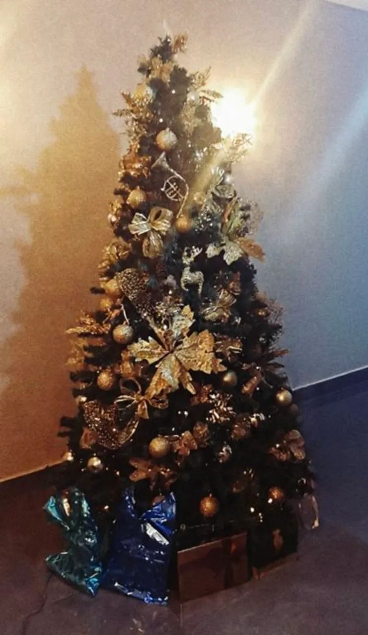 Árvore de Natal 2m com enfeites 