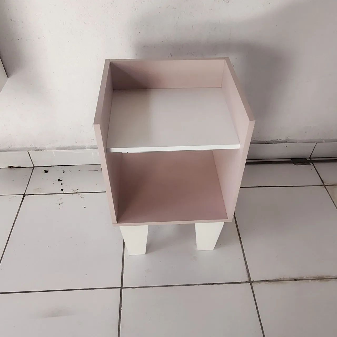 MESA DE CABECEIRA ROSA MILKSHAKE COM BRANCO 