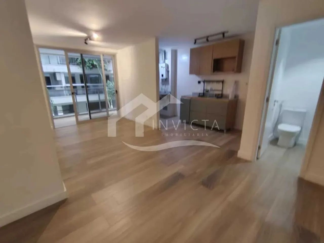 Excelente apartamento totalmente reformado em prédio completo - Foto 5