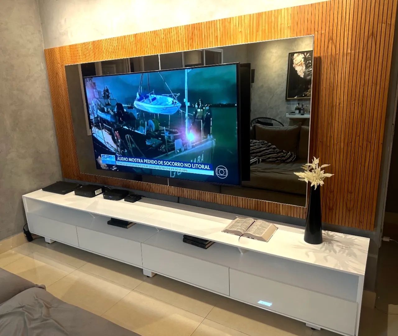 Rack branco com 4 gavetas com painel de espelho com Led  - Foto 2