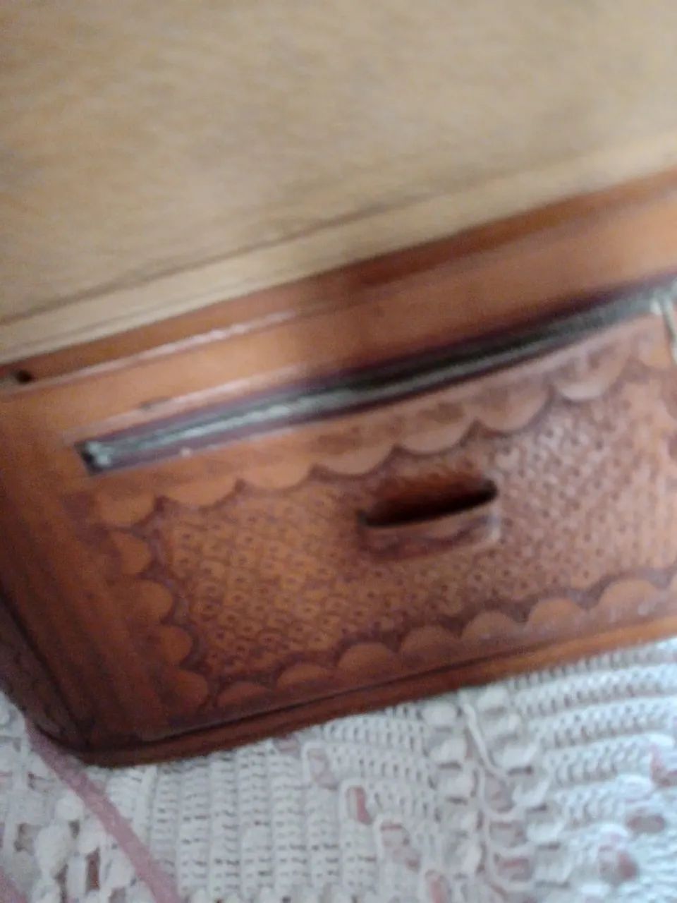 bolsa de mao em couro trabalhado - Foto 3