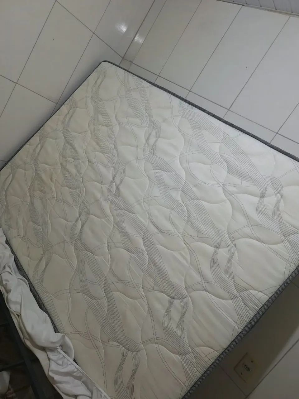 Vendo Eletrônicos, Geladeira e Cama de Ferro com Colchão  - Foto 3