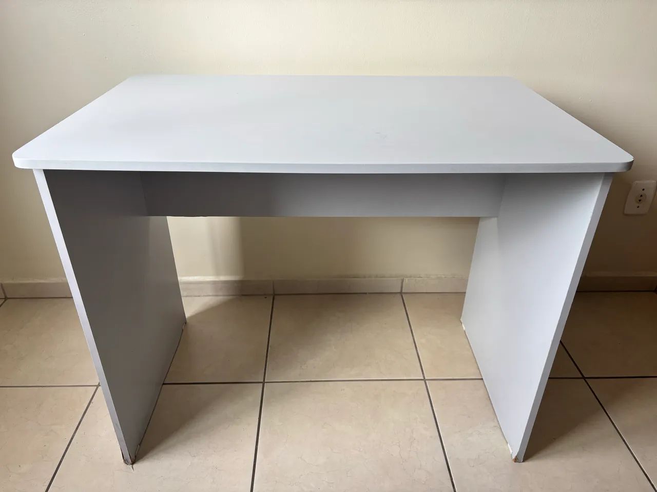 Mesa de Escritório/Estudo Branca Compacta - Ótimo Estado!