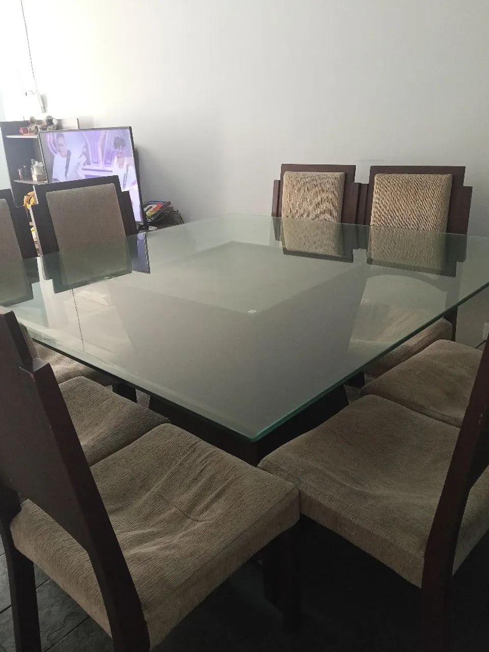 Mesa tampa de vidro com 8 cadeiras