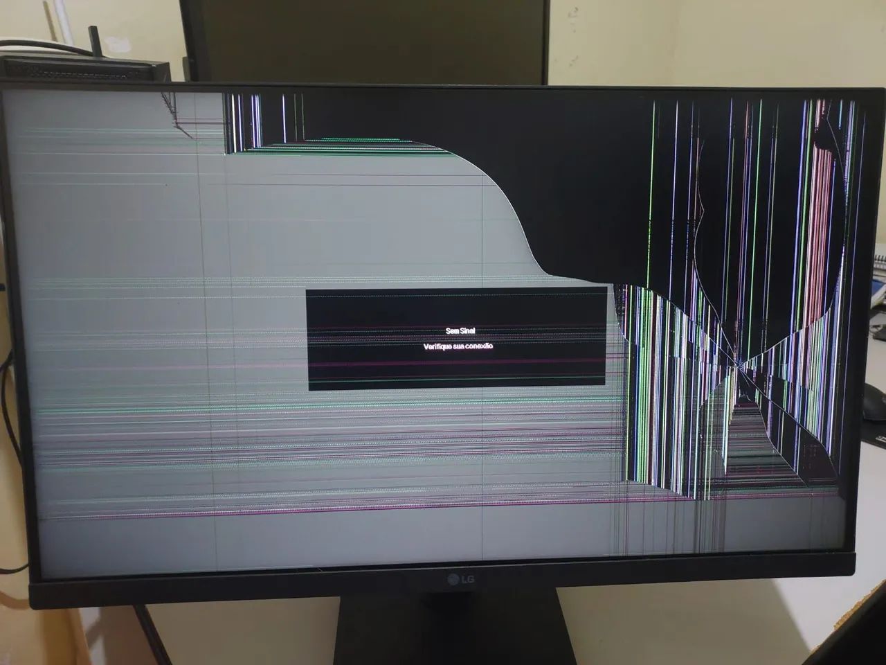 Monitor Lg 24"Full Hd tela quebrada - Foto 4