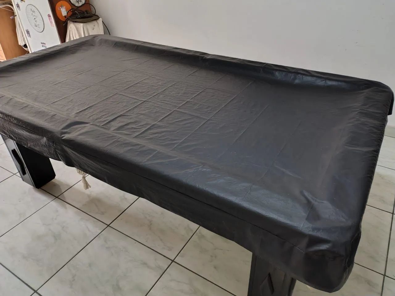 Mesa de Sinuca semi nova 2,20 x 1,20 com 4 tacos, um jogo de bolas e capa protetora  - Foto 4