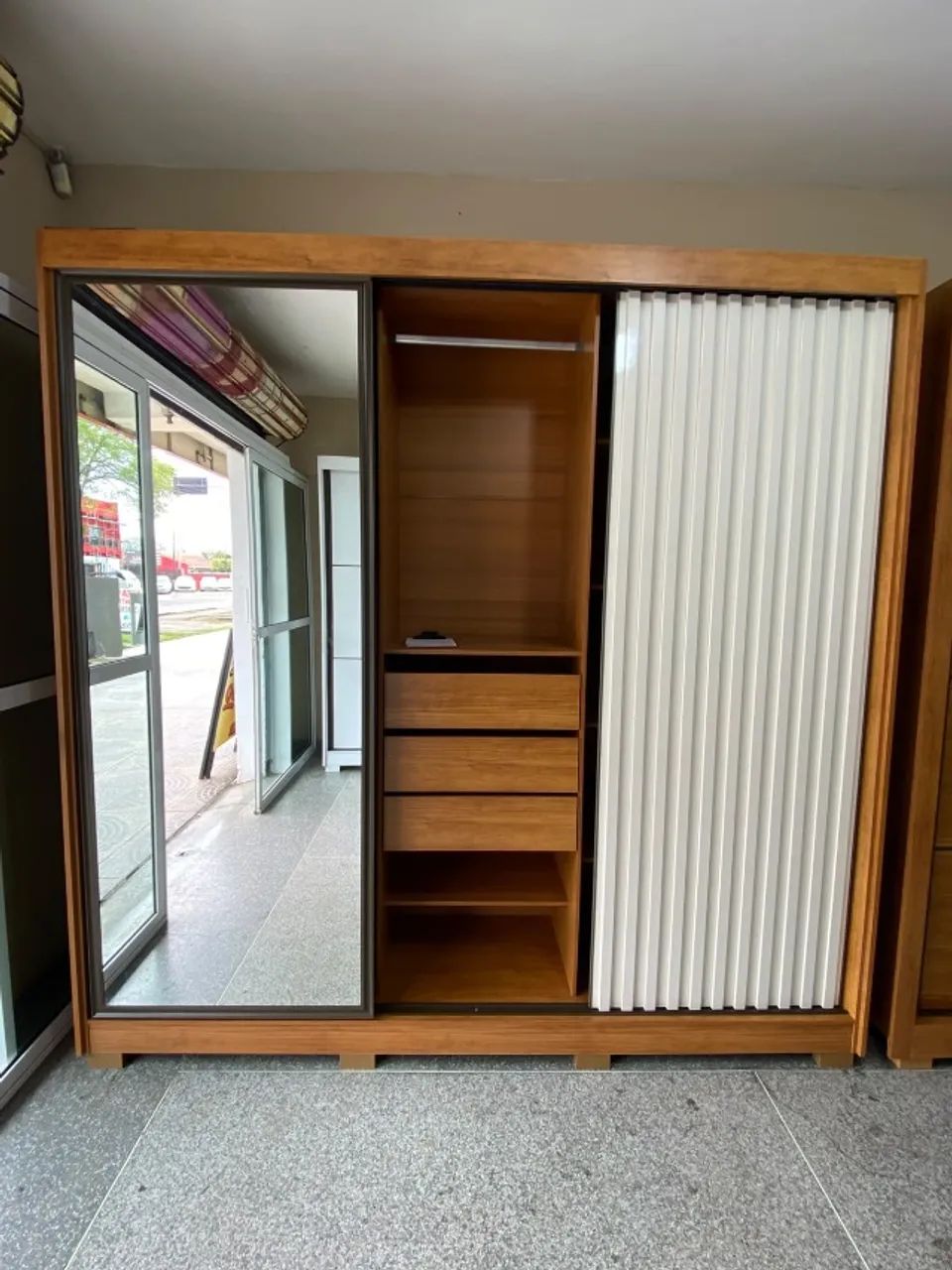 GUARDA ROUPA PORTA RIPADA - Foto 2