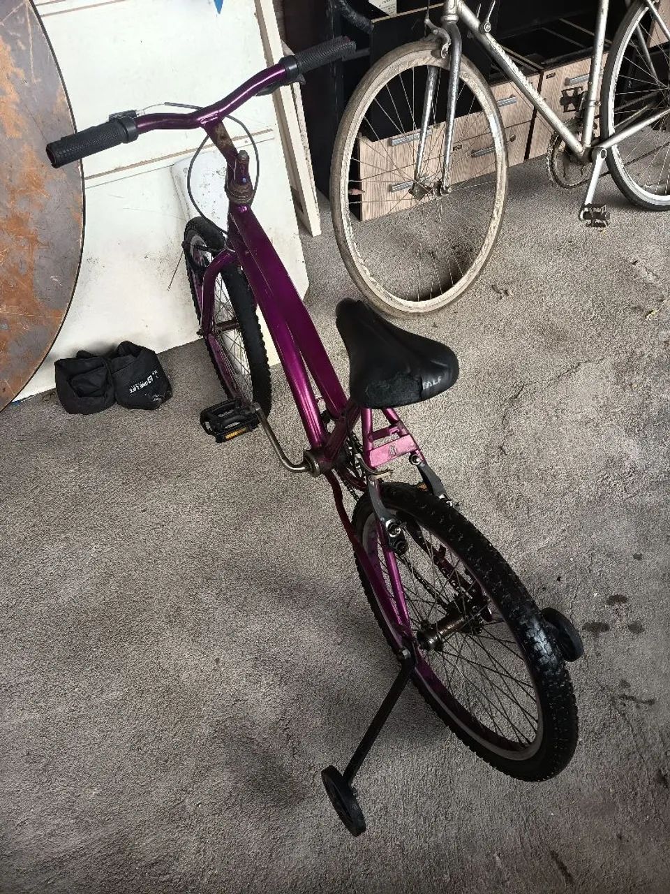 Bicicleta infantil roxa - Usada - Foto 2