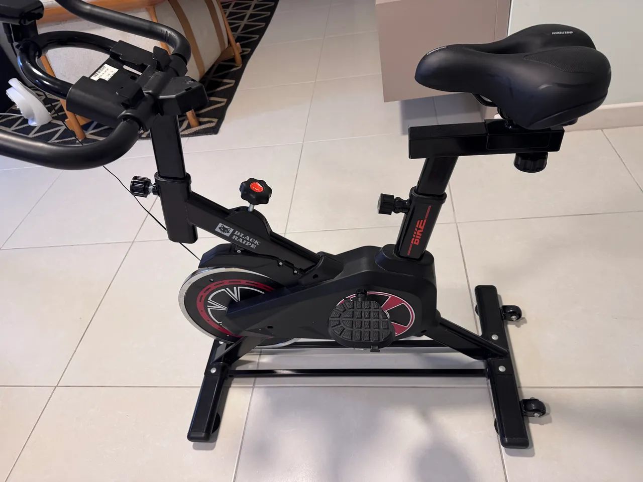 Bicicleta Ergometrica Spinning Preta com Vermelho 8kg de Inércia  - Foto 2