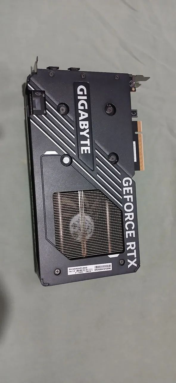 GeForce RTX 5060 8GB - Foto 2