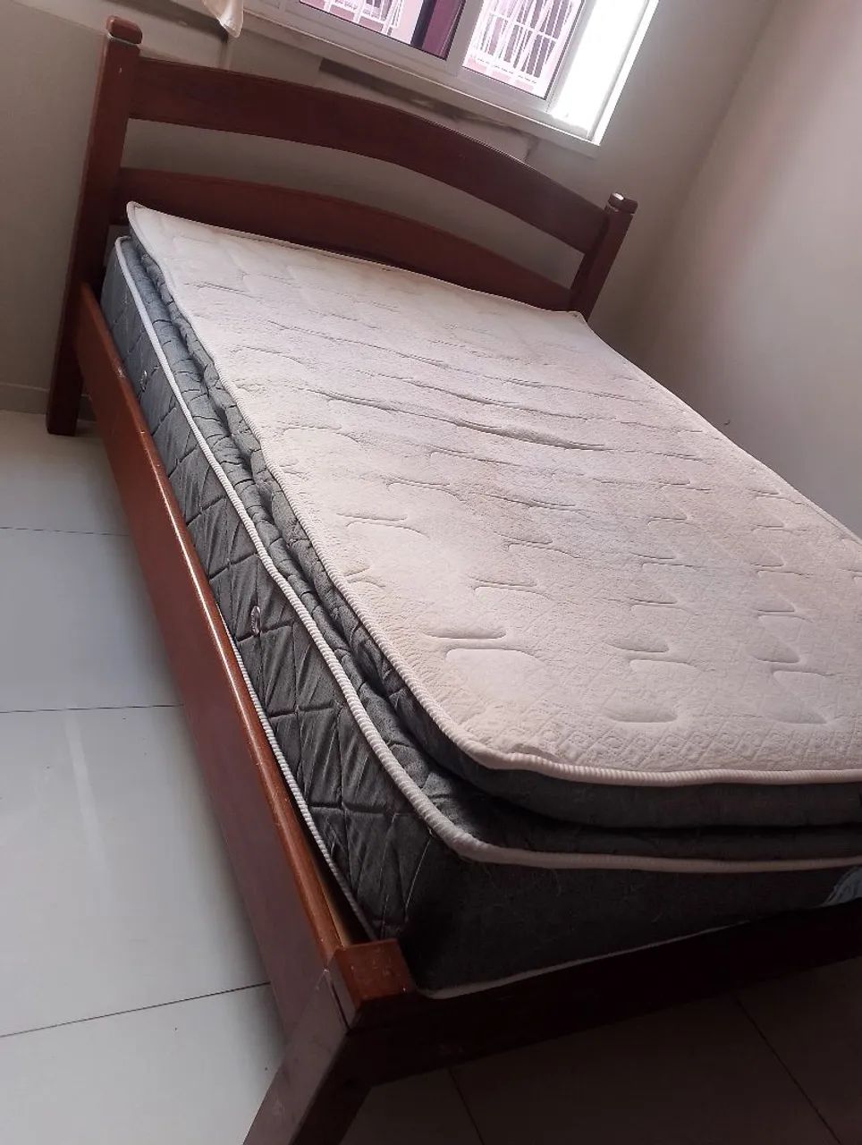 CAMA DE MADEIRA COM COLCHÃO  - Foto 2