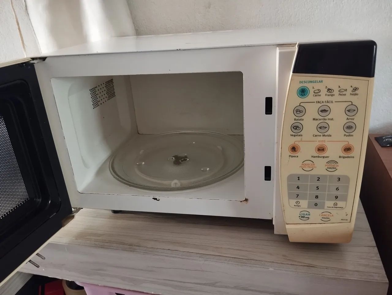 Micro-ondas Electrolux MEF28 127V - Foto 2
