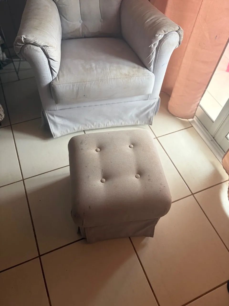Cadeira de amamentação com puff  - Foto 4