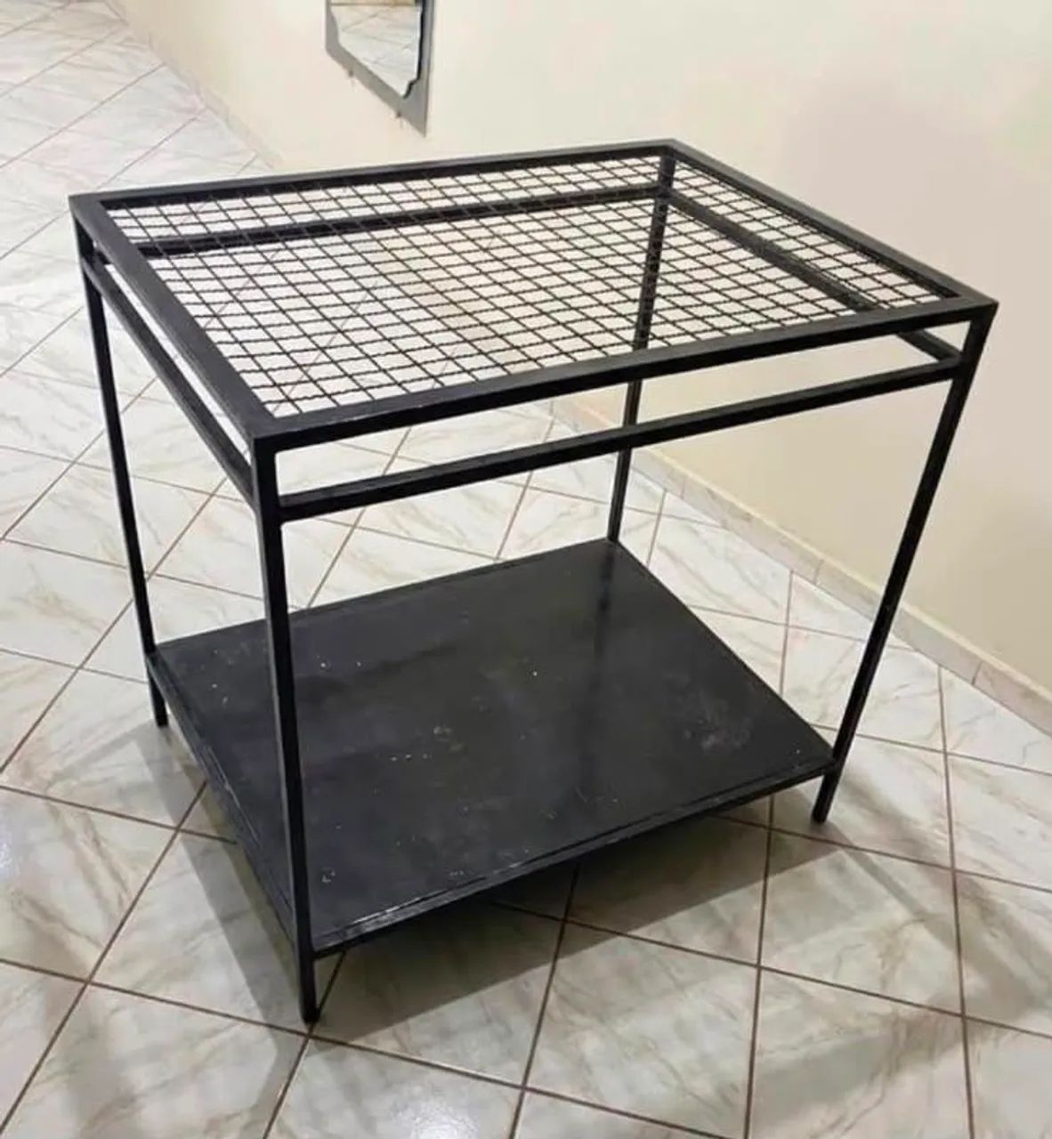 Mesa Bancada Expositora de Ferro com Tela Aramada - Foto 2