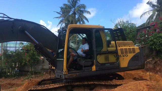 Escavadeira Volvo EC210B - Foto 2