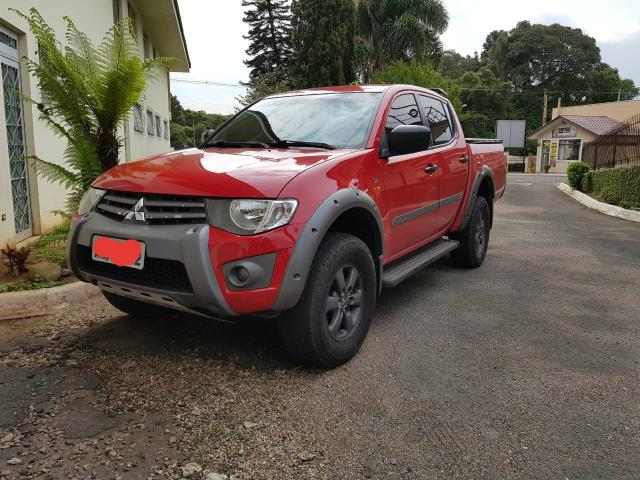 L200 Triton, baixo km, usada apenas para paceio