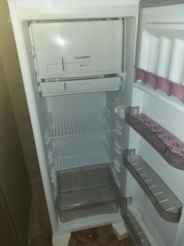 Geladeira esmaltec