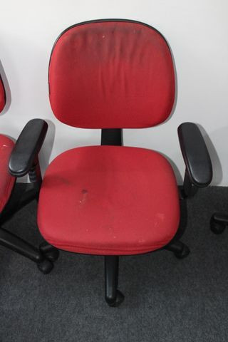 Cadeira de Escritório Eroflex em Tecido/Plástico Vermelho c/ rodinhas - Foto 3