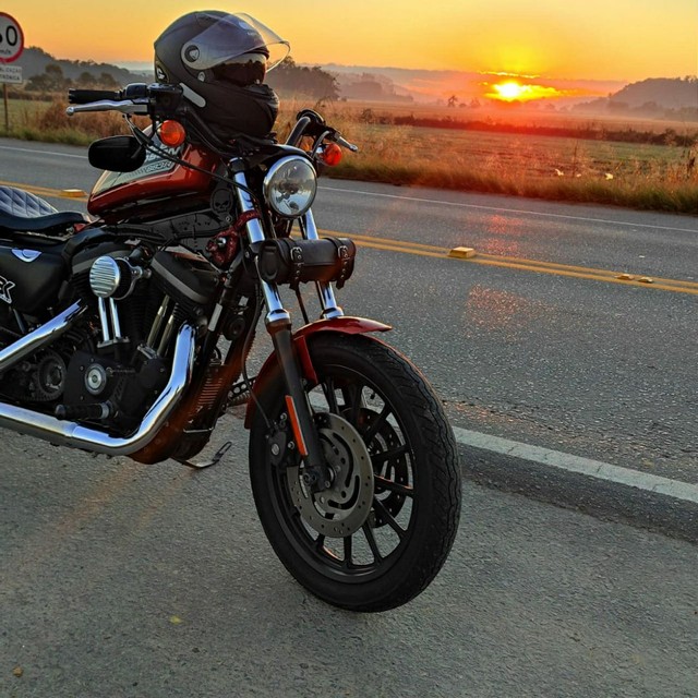 HARLEY DAVIDSON XL 883 R 2011 IMPECÁVEL