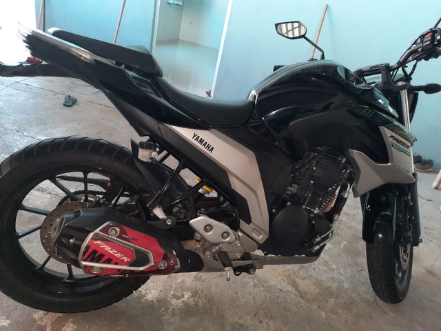 MOTO YAMAHA FAZER