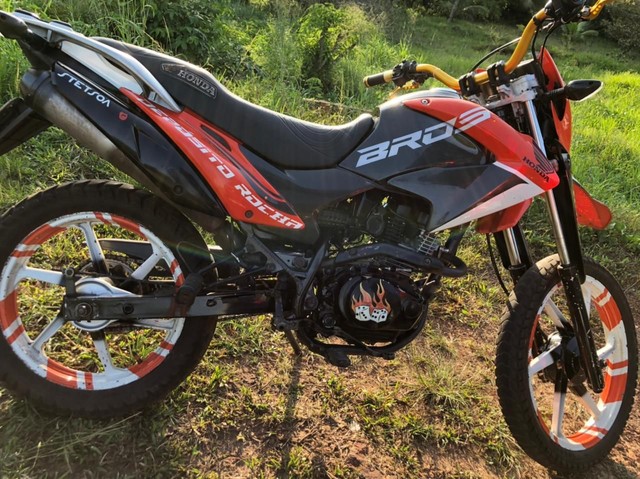 VENDO COM URGÊNCIA  A MOTO EXISTE SIM 