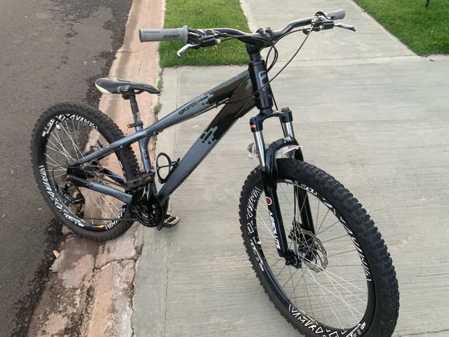 Bicicleta Gios FRX/4 Trix Freeride Aro 26 Freio a Disco 21 Velocidades  Cambios Shimano Preto Roxo Roda Preta