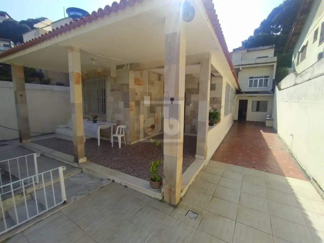Ilha do Governador - Jardim Carioca - Casa Linear - Quintal - Varanda - 2 Quartos - Com 1