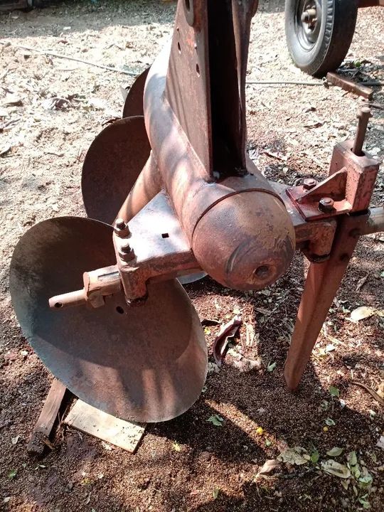 Arado tombador para trator  - Foto 6