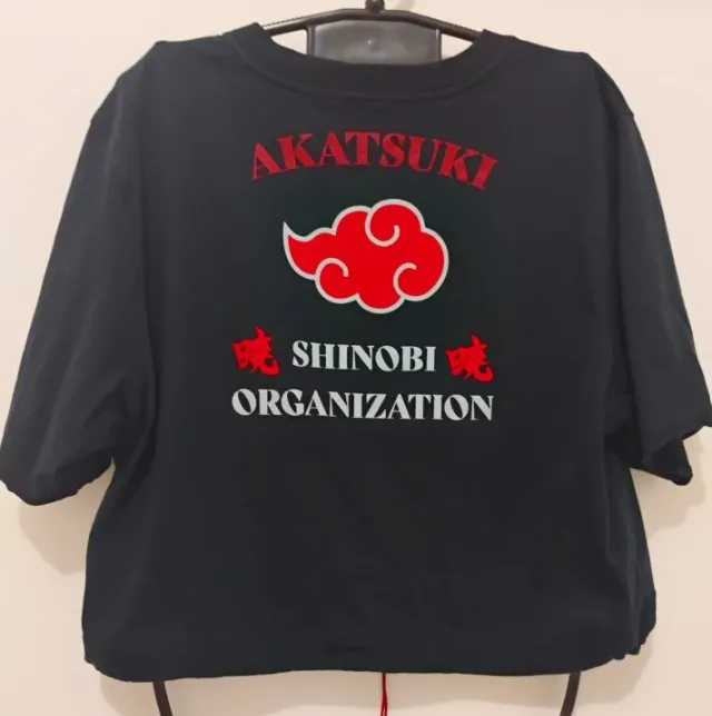 Blusa cropped naruto Akatsuki preto c/ amarração na cintura malha estampado camisa