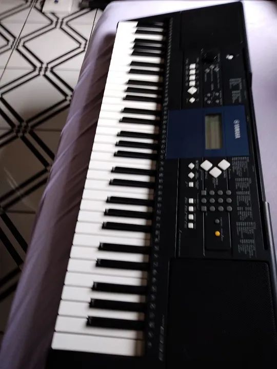 Teclado Yamaha psr E333 